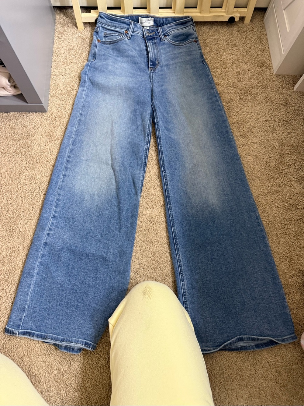 Universal Thread Light Blue Wide-Leg Denim Jeans